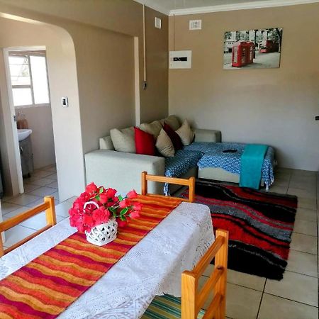 Poolside Guest House Port Shepstone Esterno foto
