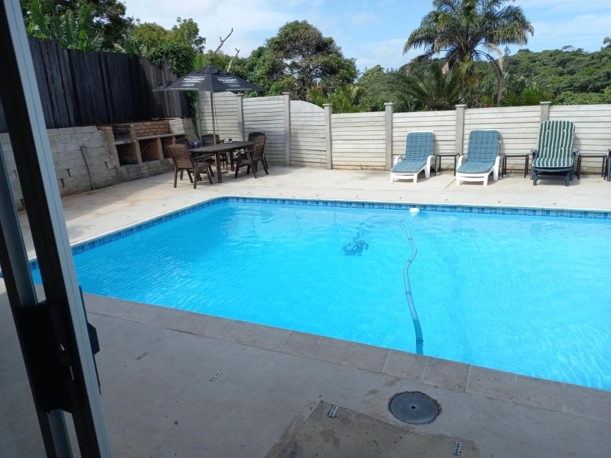 Poolside Guest House Port Shepstone Esterno foto