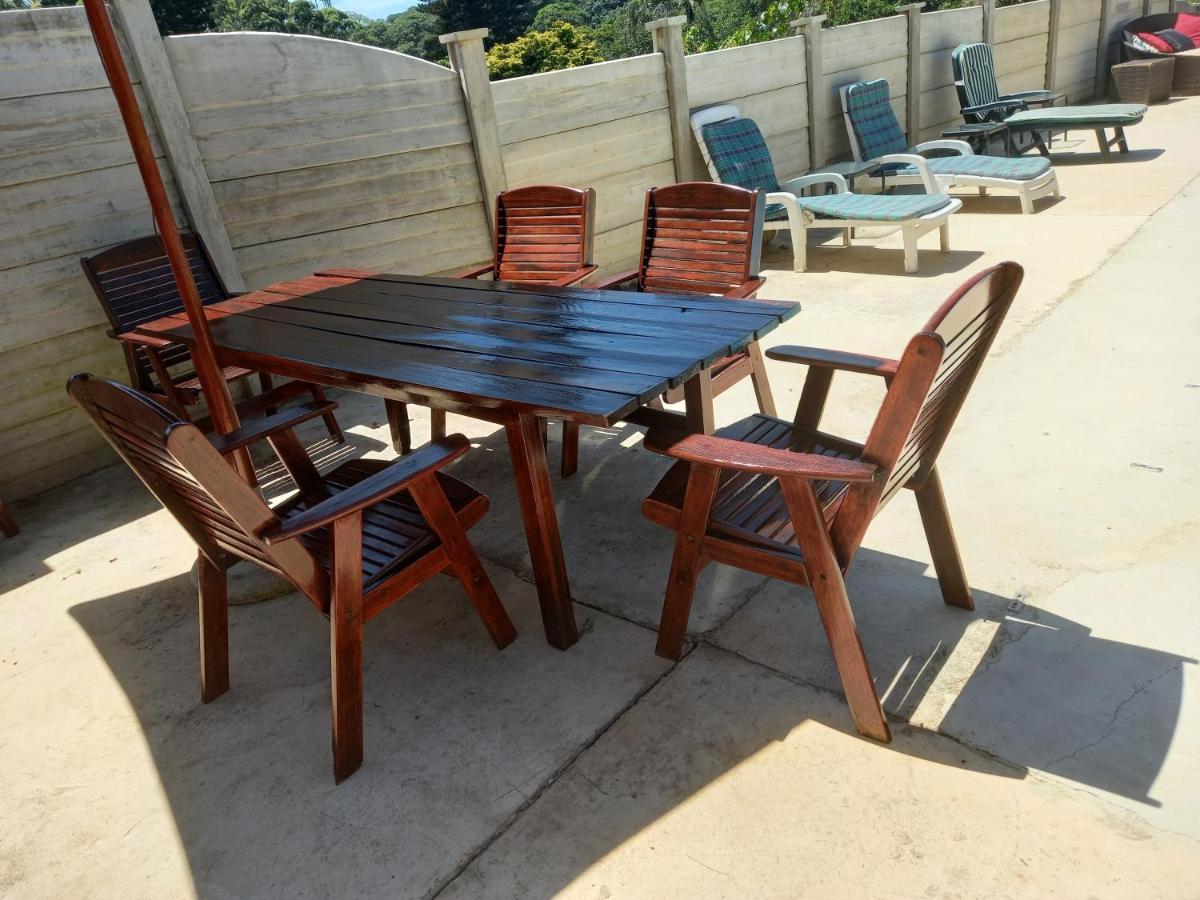 Poolside Guest House Port Shepstone Esterno foto
