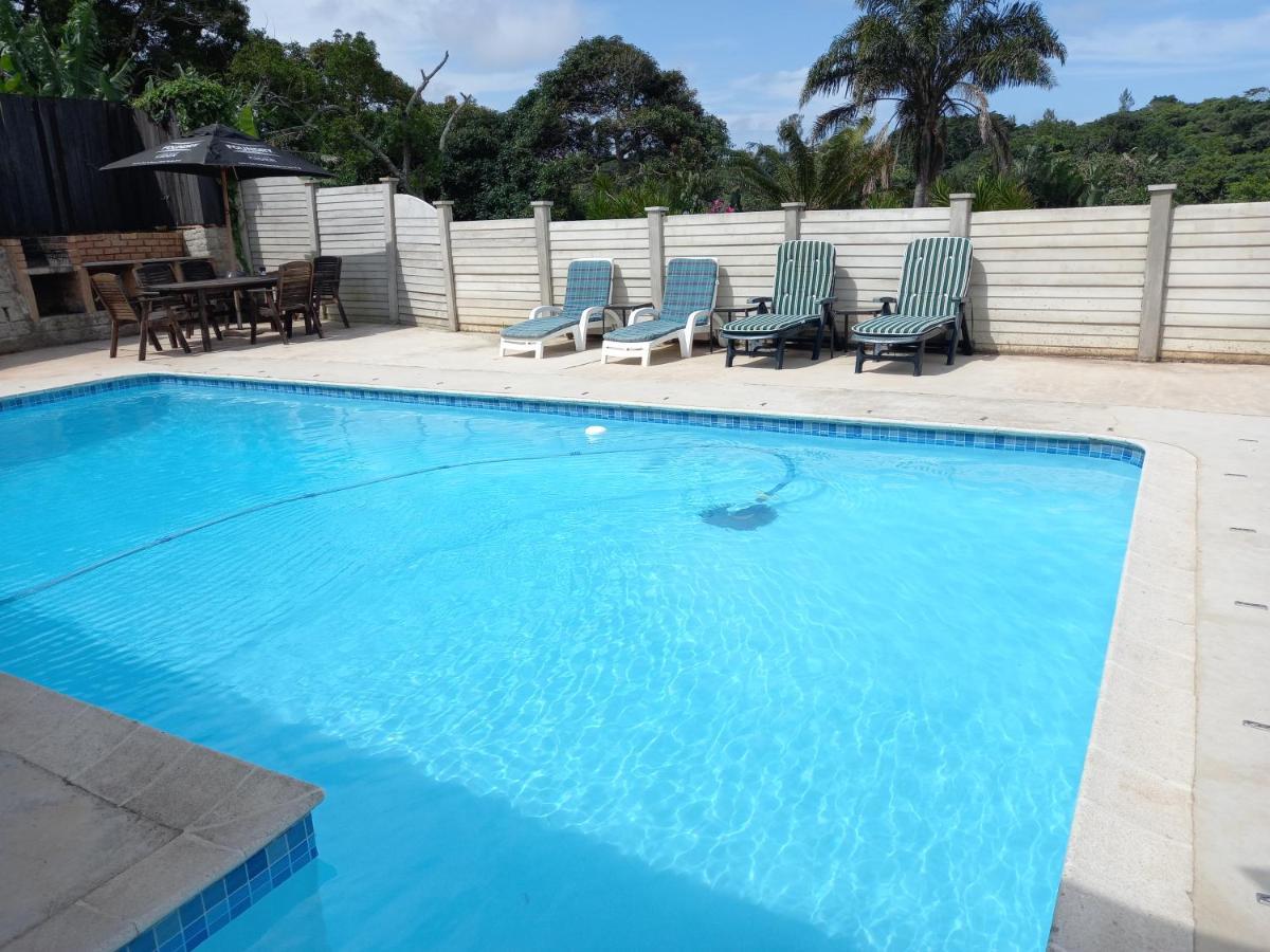 Poolside Guest House Port Shepstone Esterno foto