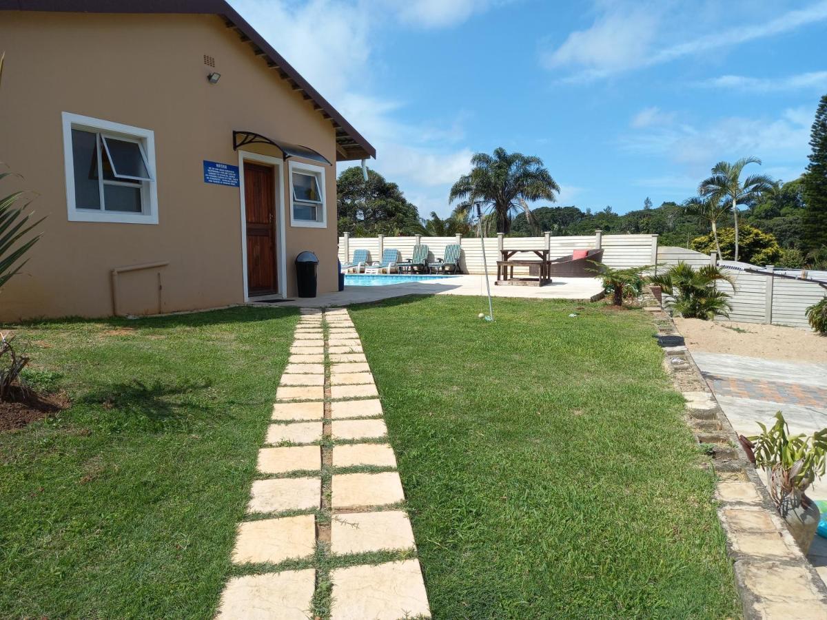 Poolside Guest House Port Shepstone Esterno foto