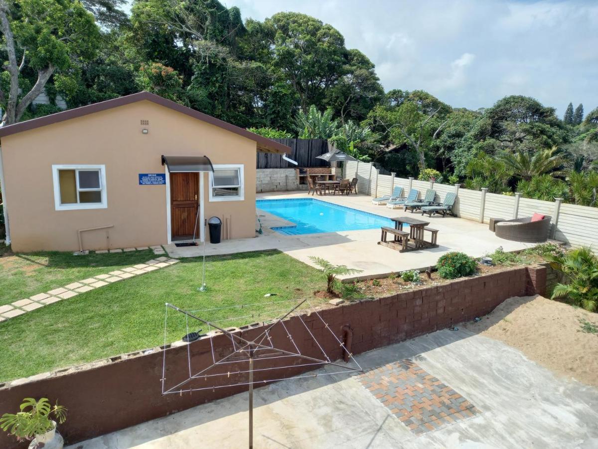 Poolside Guest House Port Shepstone Esterno foto